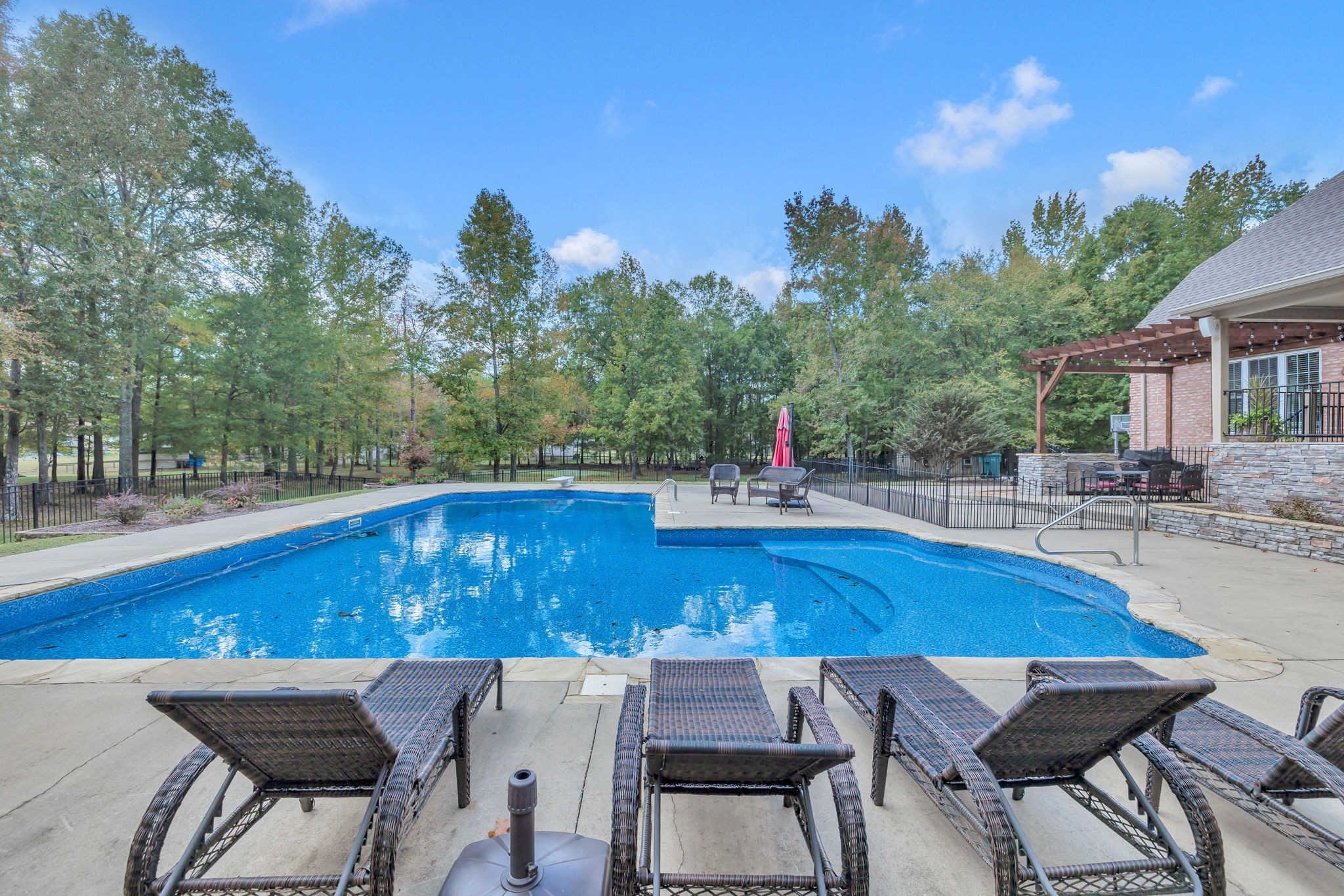 1273 Cedar Grove Road Lebanon, TN 37087 - Photo 41 of 52 a view of a dining table and chairs in the patio