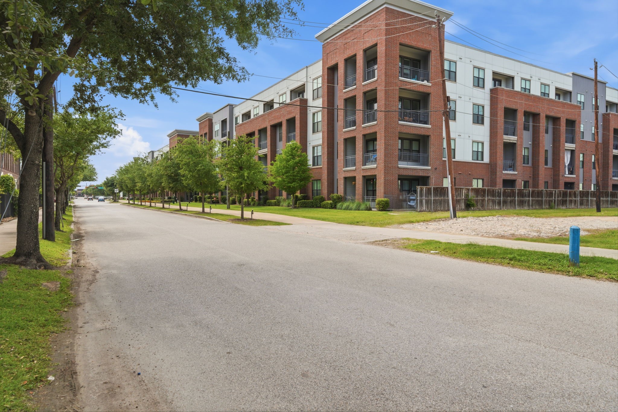 2110 Shearn Street, Unit 16 Houston, TX 77007 - Photo 33 of 37 Situated right across the Hike & Bike Trail - such easy access for morning walks and evening bike rides!