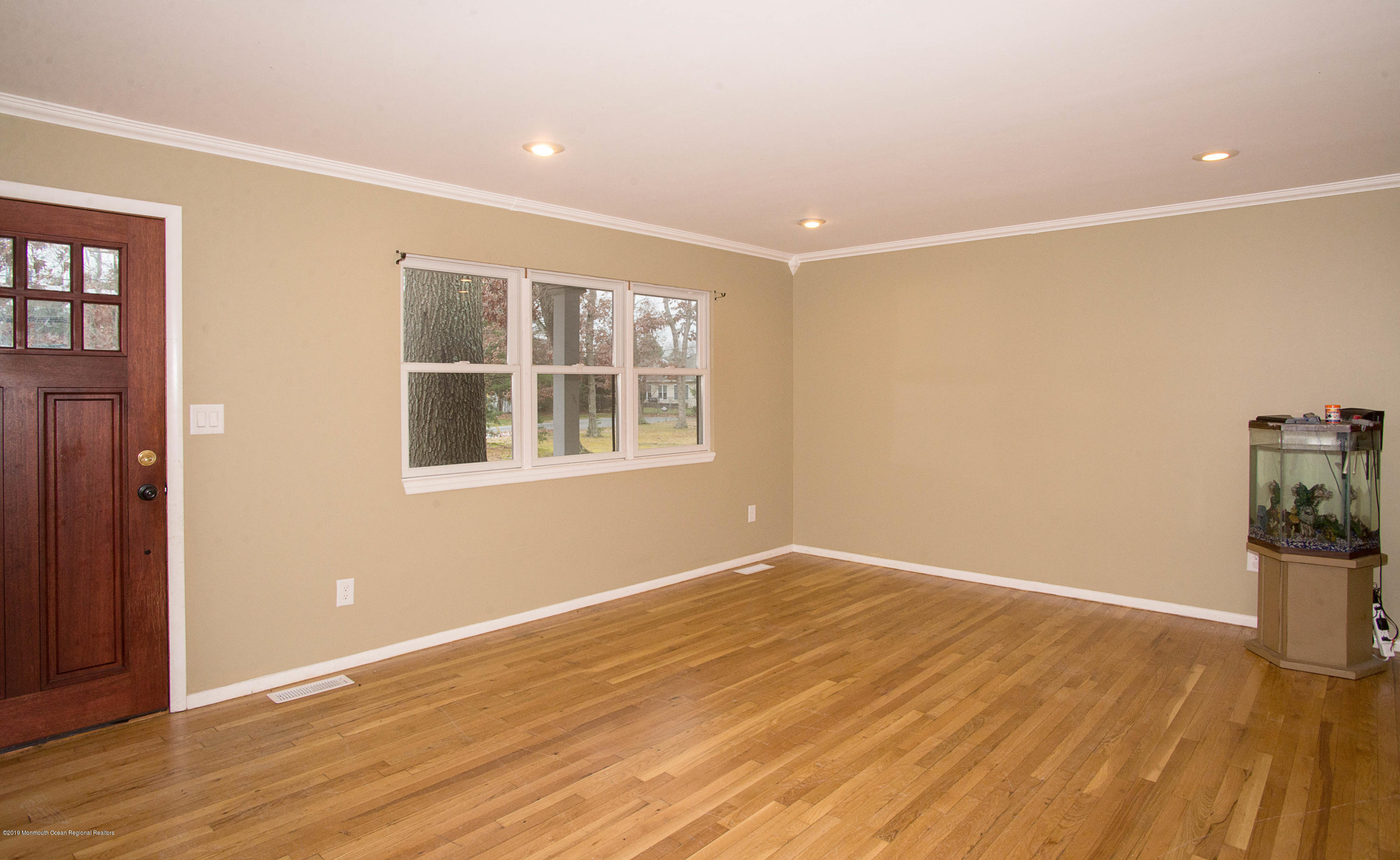 705 Gail Chambers Road Jackson, NJ 08527 - Photo 3 of 23 _RMJ2973 living room