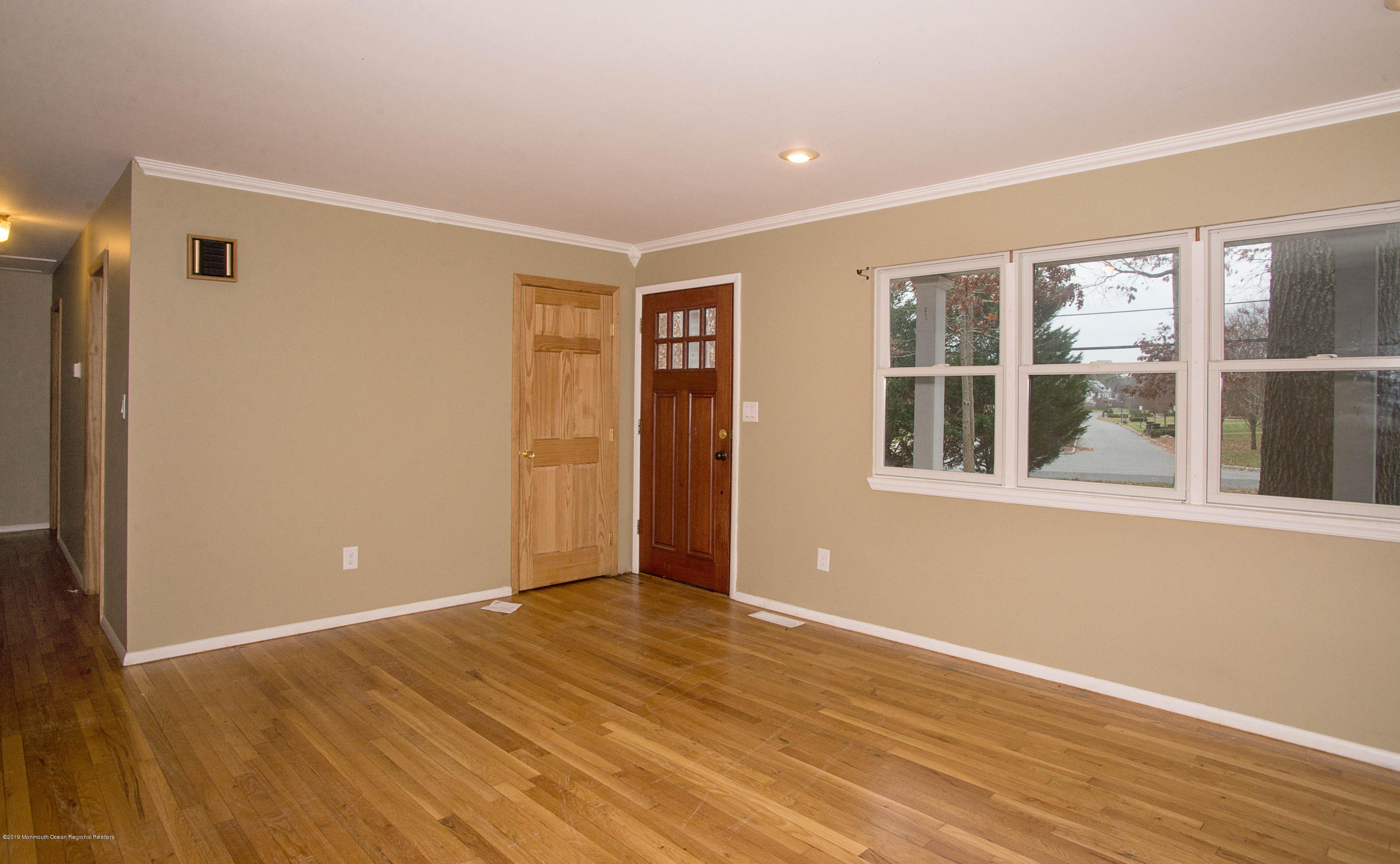 705 Gail Chambers Road Jackson, NJ 08527 - Photo 4 of 23 _RMJ2974 living room
