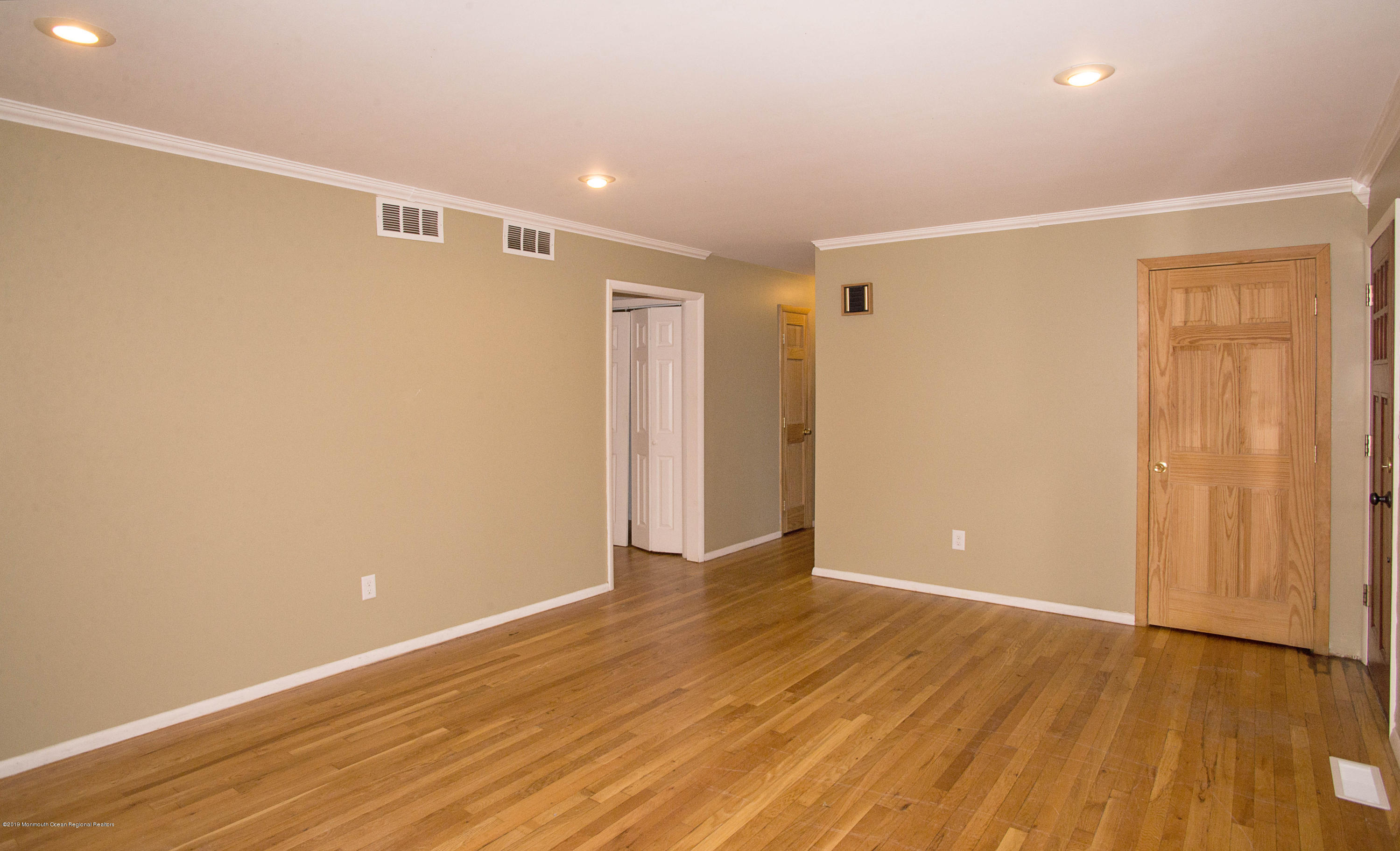 705 Gail Chambers Road Jackson, NJ 08527 - Photo 5 of 23 _RMJ2975 living room