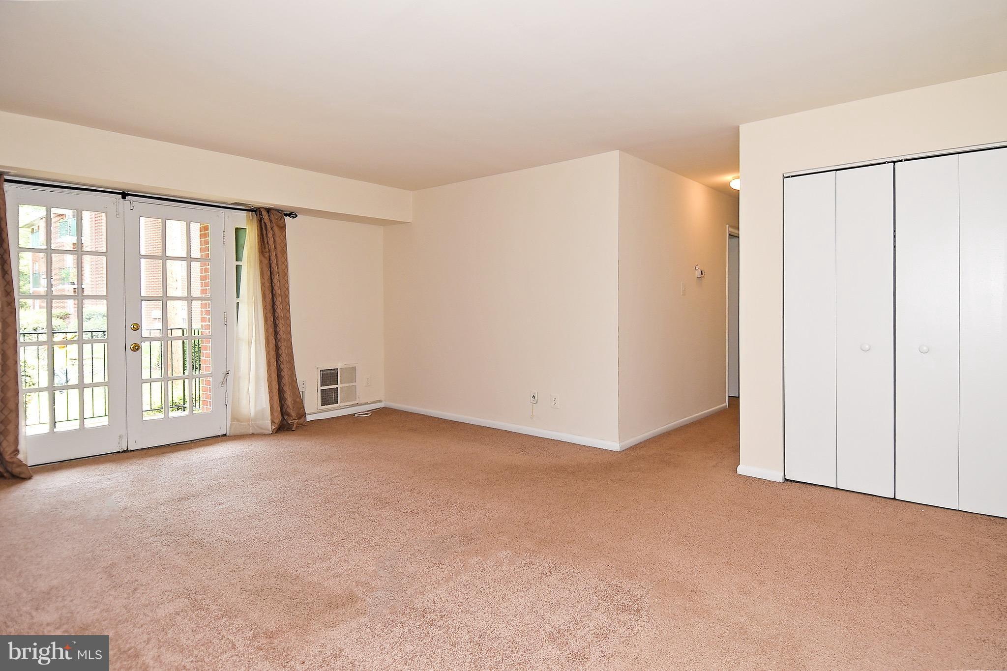7097 Spring Garden Drive, Unit 103 Springfield, VA 22150 - Photo 21 of 30 Living Room