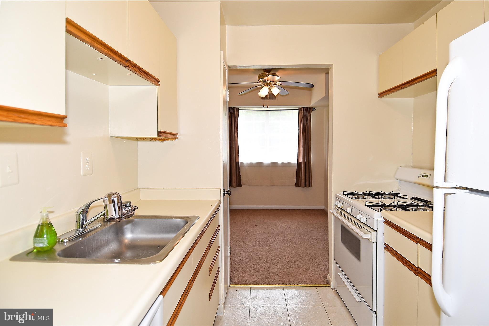 7097 Spring Garden Drive, Unit 103 Springfield, VA 22150 - Photo 7 of 30 Kitchen