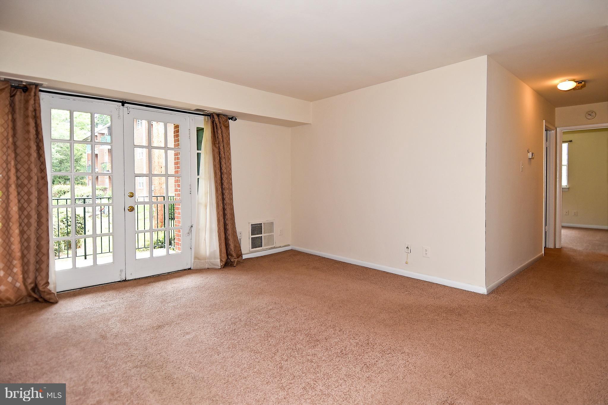 7097 Spring Garden Drive, Unit 103 Springfield, VA 22150 - Photo 9 of 30 Living Room