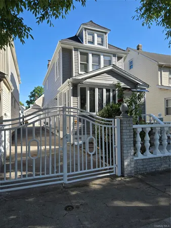 $1,099,000 | 194-44 112th Road | Hollis
