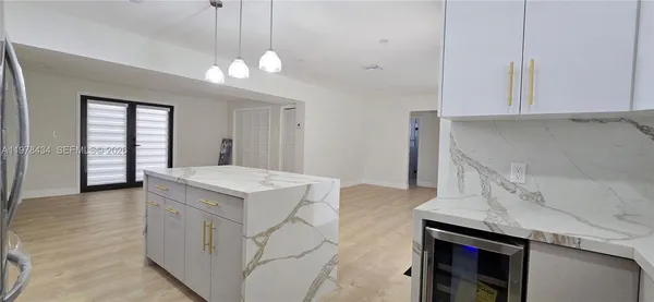 a kitchen that has a lot of cabinets in it