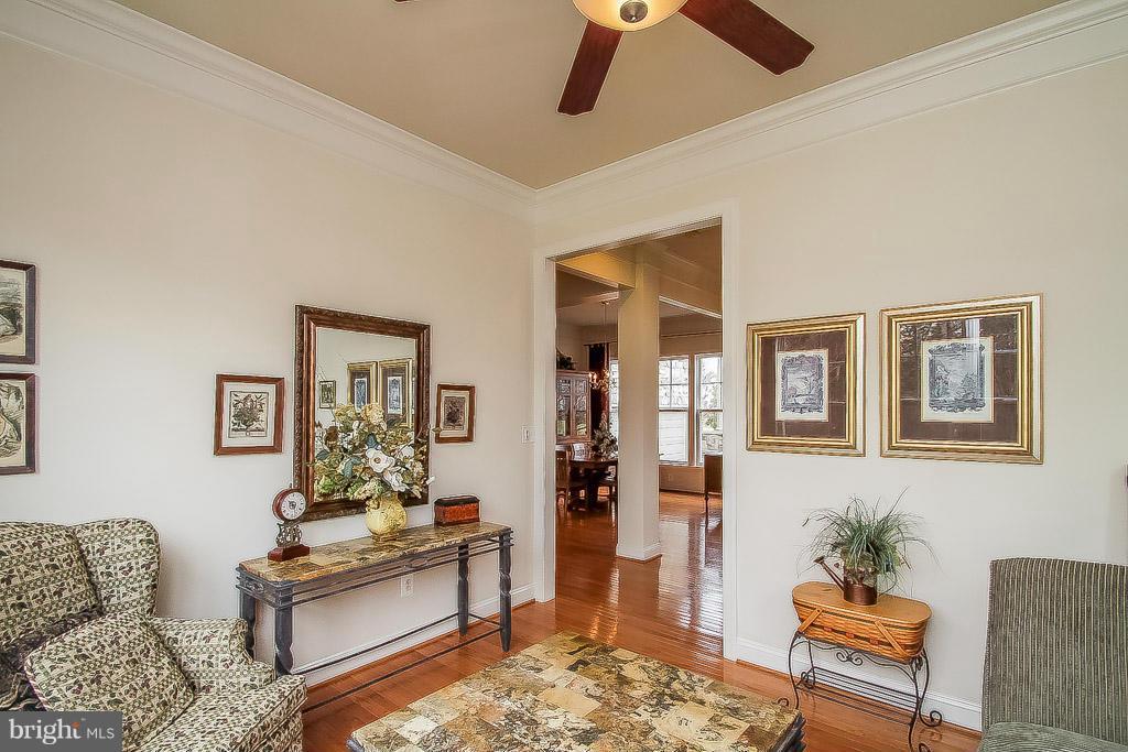 9097 Roaring Spring Loop Bristow, VA 20136 - Photo 3 of 29 Living Room
