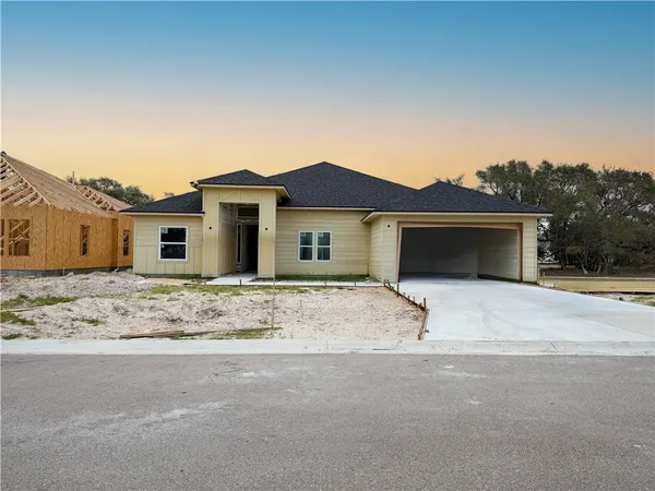 $419,999 | 110 Haven Woods Drive, Rockport, TX 78382