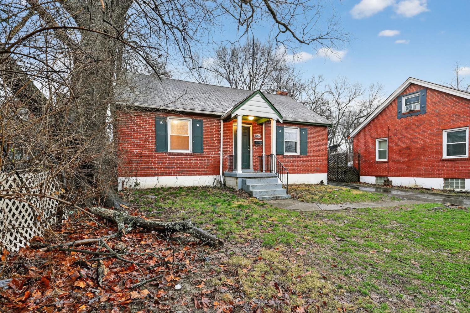 1166 Groesbeck Road Cincinnati, OH 45224 - Photo 4 of 33
