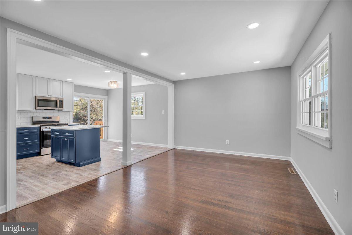 328 Keller Road Glendora, NJ 08029 - Photo 7 of 25 Spacious, sunlit open living area.