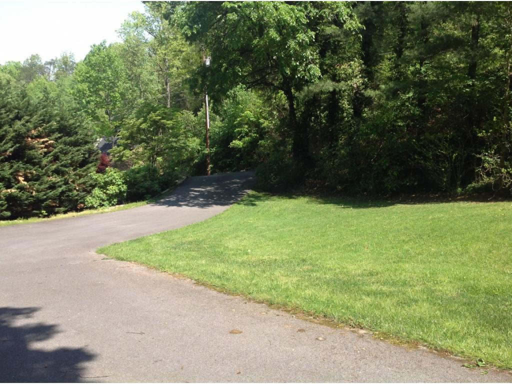 118 Wonder Valley Road Bristol, TN 37620 - Photo 35 of 36 Large turn around driveway