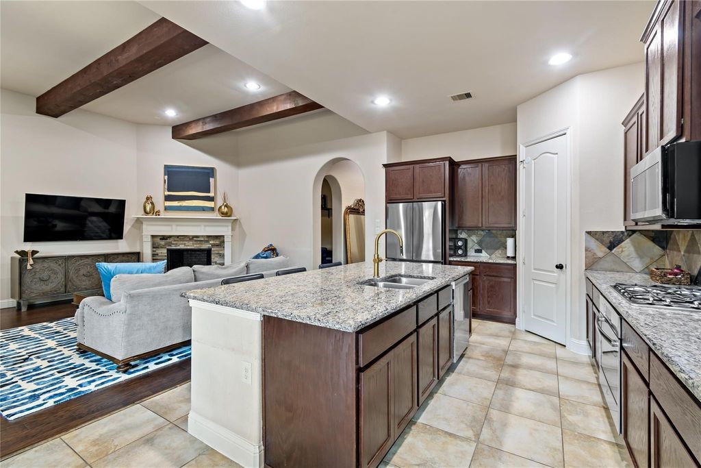 8126 Spreadwing Street Conroe, TX 77385 - Photo 8 of 27 Kitchen