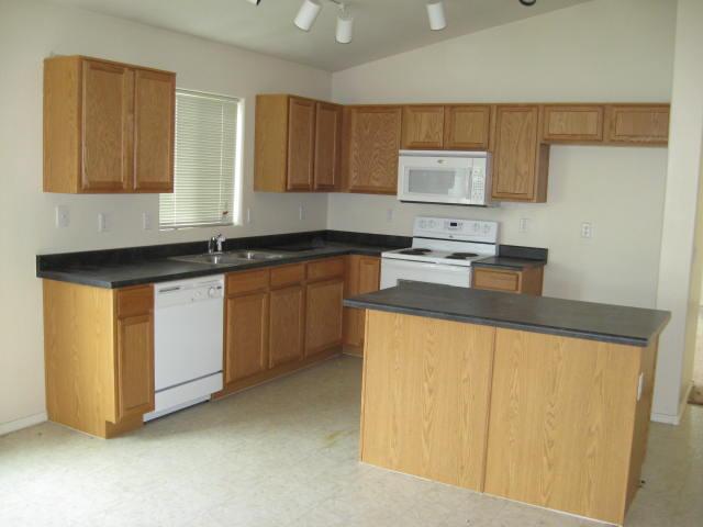 7133 West Beverly Road Laveen, AZ 85339 - Photo 8 of 17 Kitchen