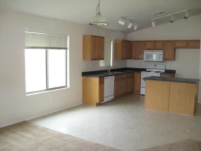 7133 West Beverly Road Laveen, AZ 85339 - Photo 9 of 17 Kitchen and eat in area