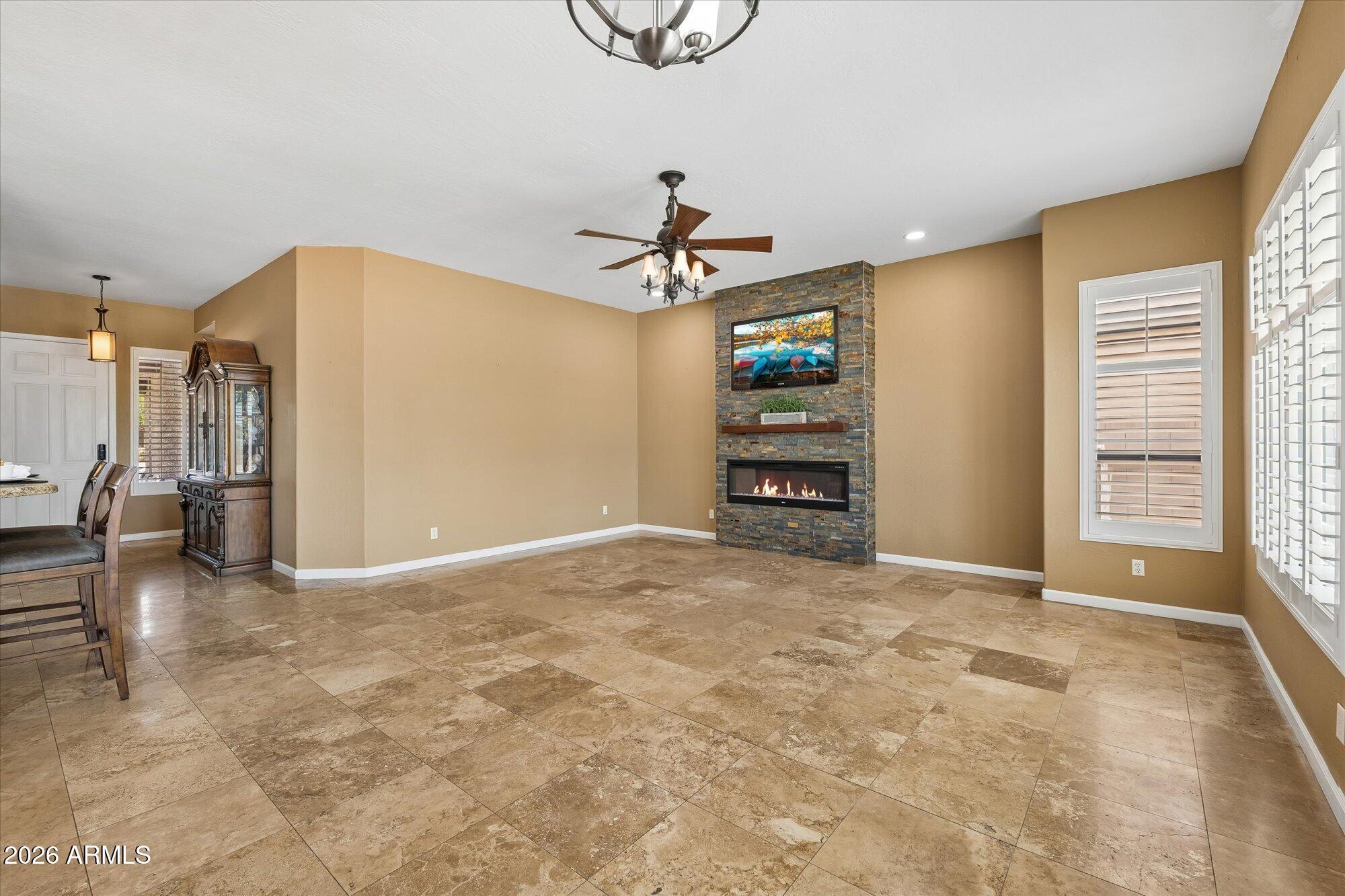 4511 East Swilling Road Phoenix, AZ 85050 - Photo 11 of 36 Family Room View 2