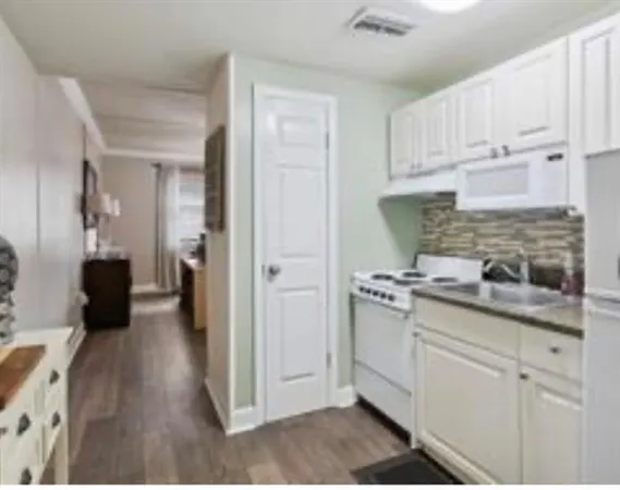 $1,600 | 1205 St Charles Avenue, Unit 209, New Orleans, LA 70130
