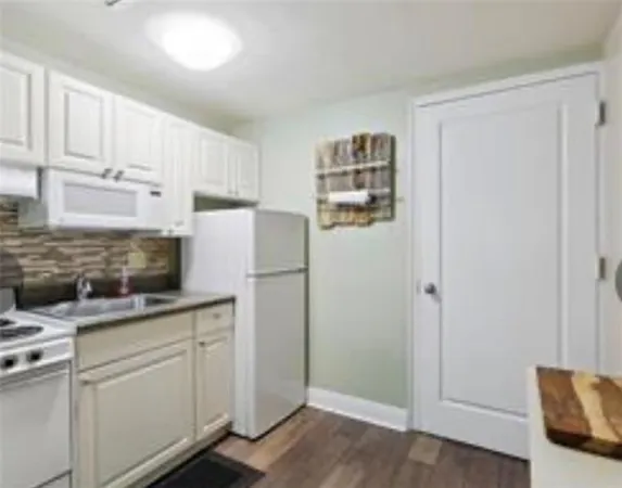 $1,600 | 1205 St Charles Avenue, Unit 209, New Orleans, LA 70130