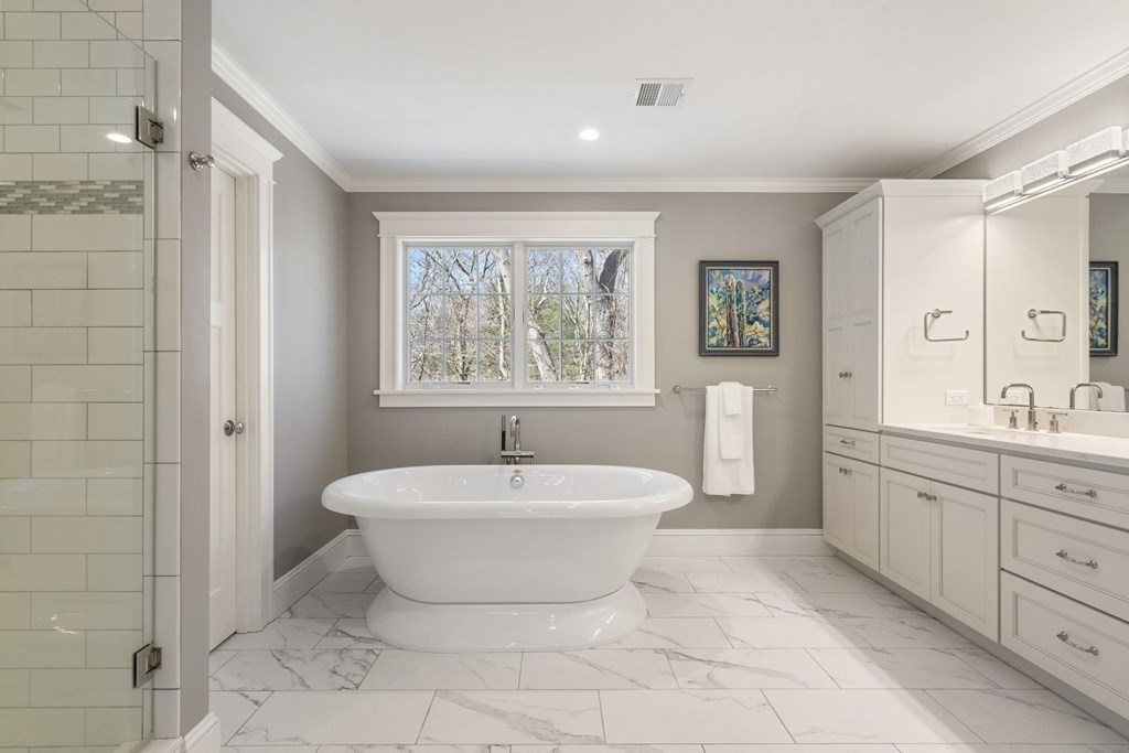43 MacArthur Road Wellesley, MA 02482 - Photo 22 of 35 a spacious bathroom with a bathtub sink and mirror