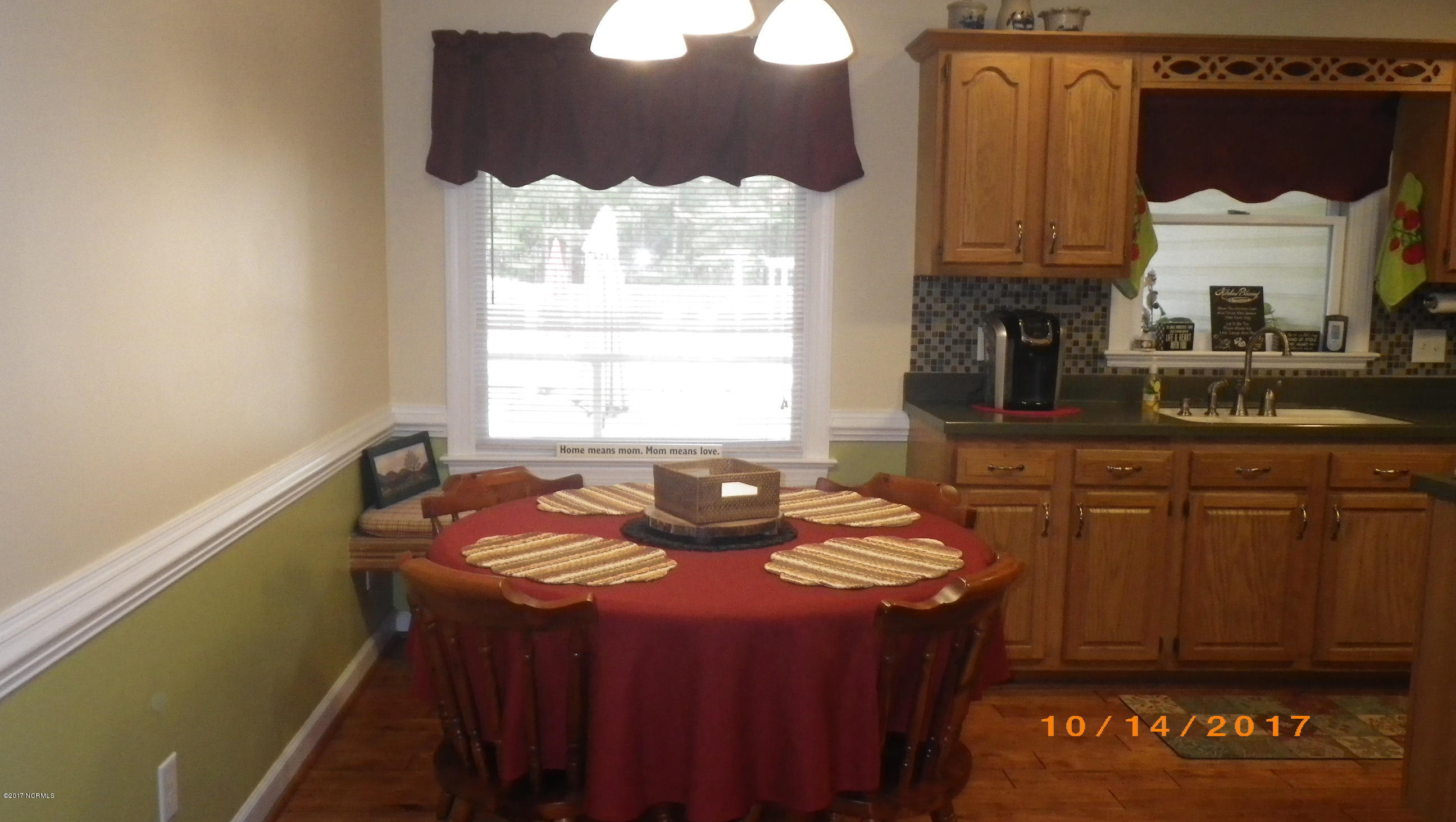 1247 North Bryan Road Jacksonville, NC 28546 - Photo 7 of 32 eating area