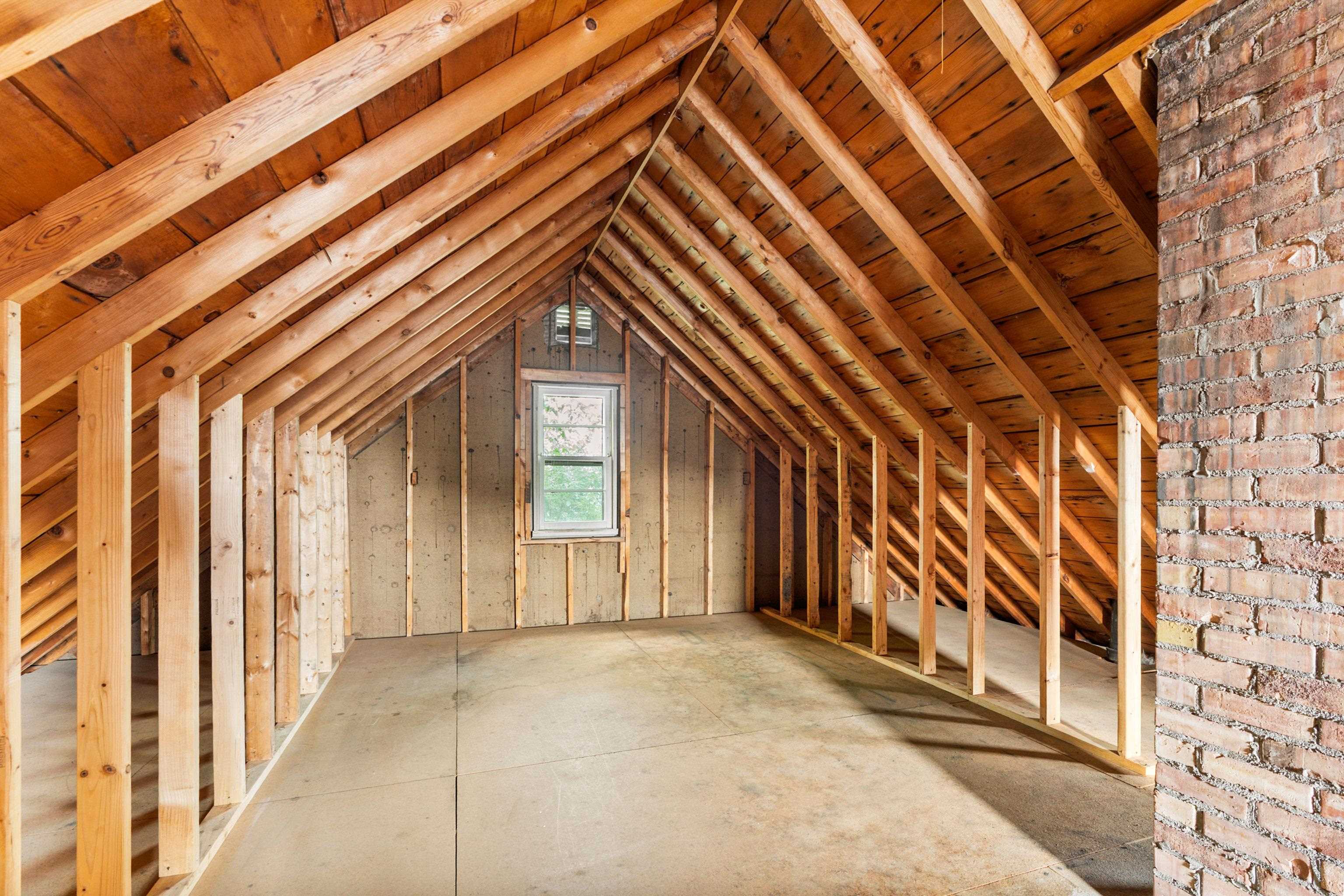4621 Oneida Street Duluth, MN 55804 - Photo 27 of 47 View of attic