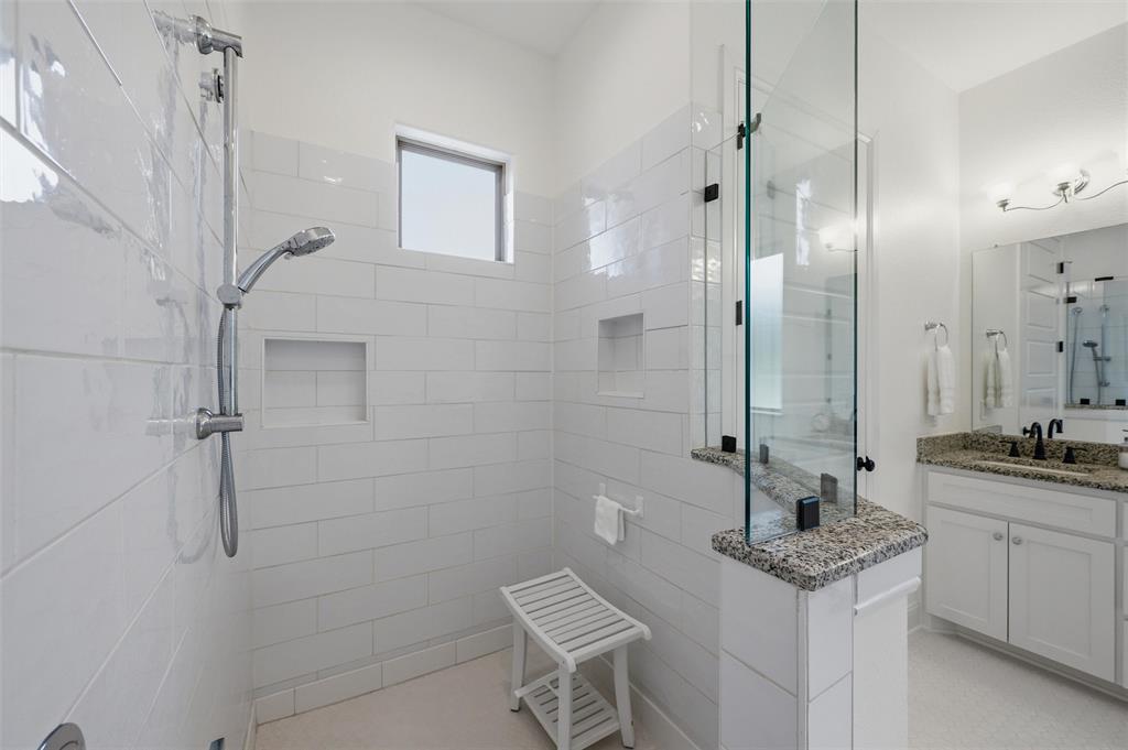 318 Arapahoe Ridge Weatherford, TX 76087 - Photo 19 of 40 Walk-in shower