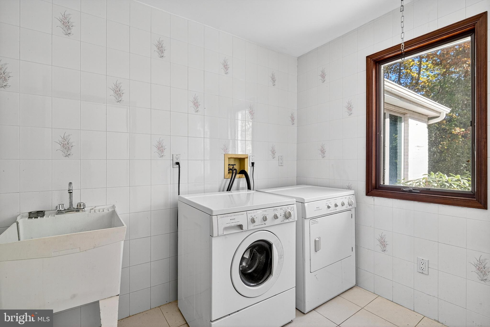 16 Benedek Road Princeton, NJ 08540 - Photo 27 of 60 a utility room with dryer and washer