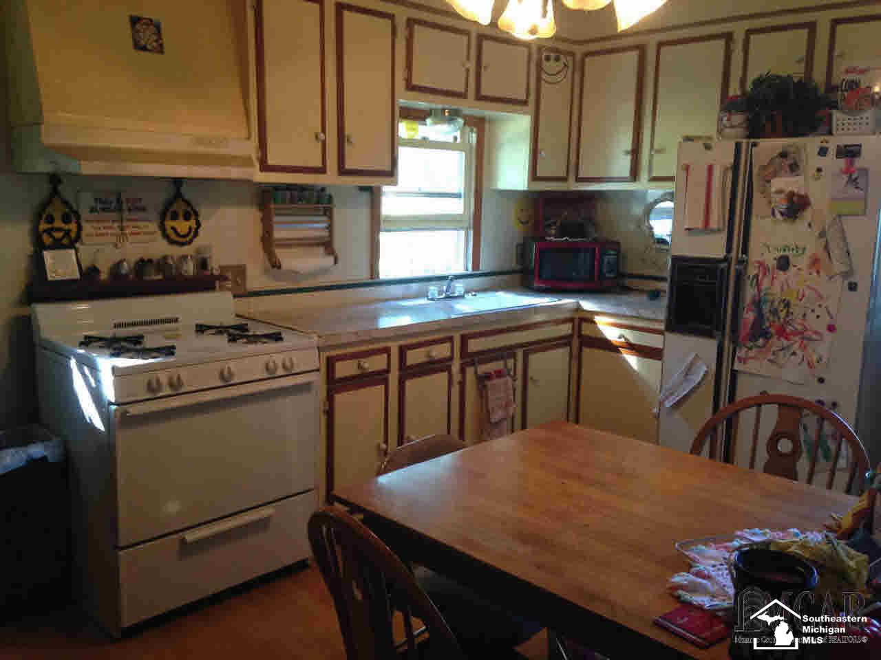 7696 North Custer Road Monroe, MI 48162 - Photo 4 of 8 21199505-3.JPG