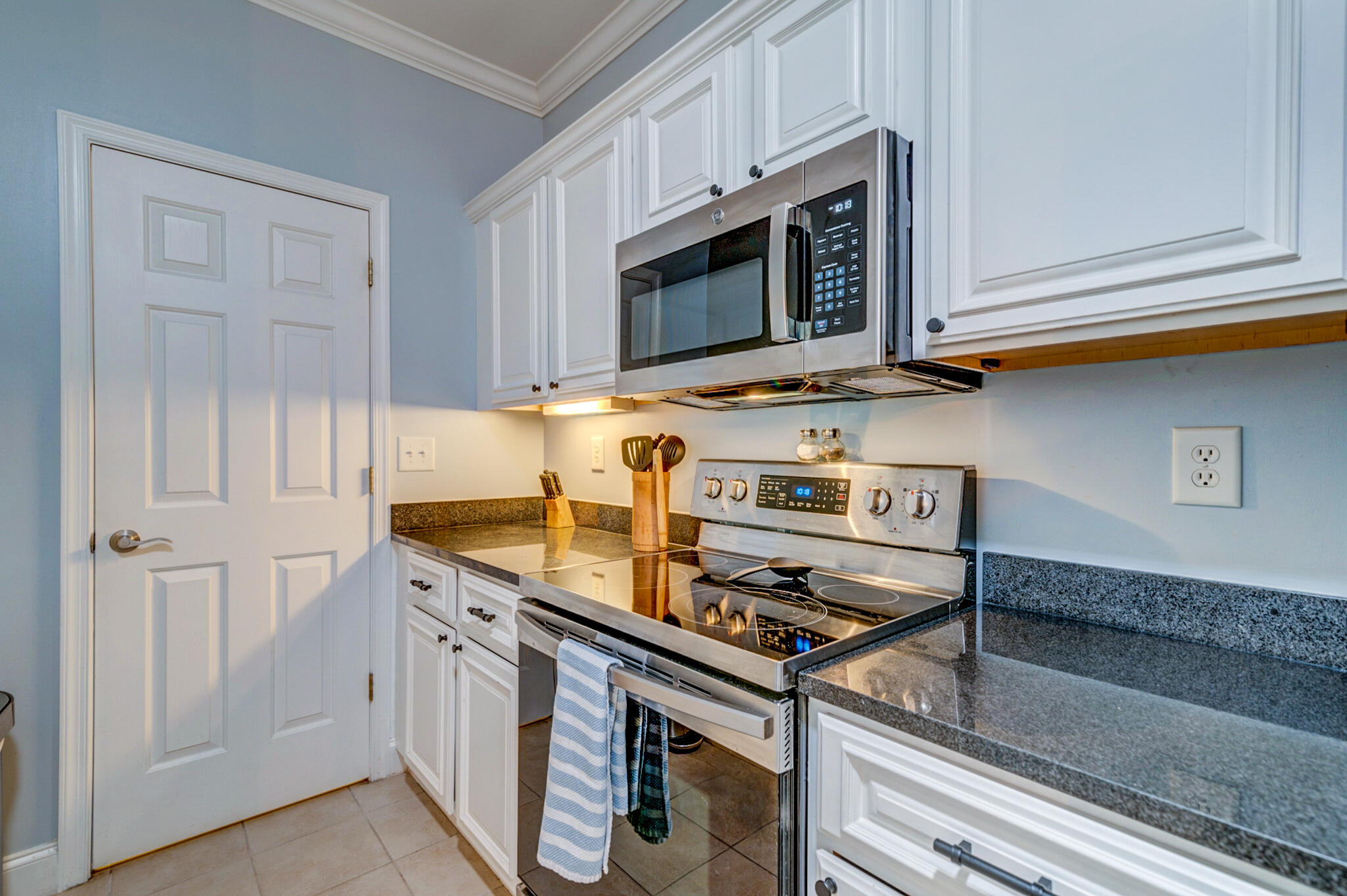 1984 Folly Road, Unit B110 Charleston, SC 29412 - Photo 5 of 21 1984-B110 Folly Rd - 2 - CHS Media Group