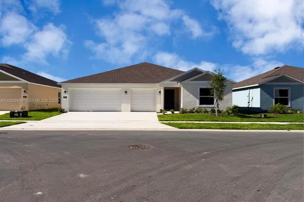 $2,300 | 2831 Pioneer Trail, Eagle Lake, FL 33839