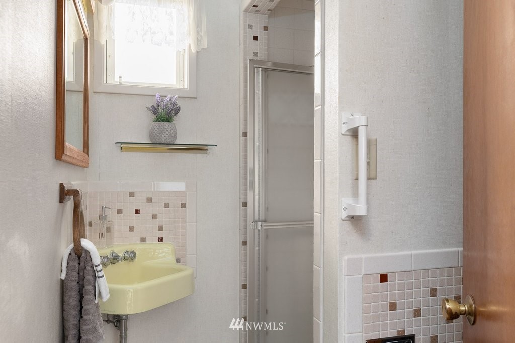 6907 Salmon Beach Road Anacortes, WA 98221 - Photo 19 of 40