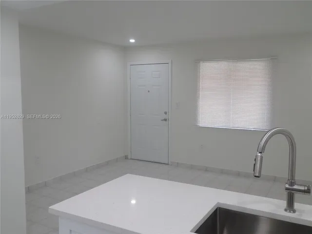 $1,975 | 2154 West 60th Street, Unit 12215, Hialeah, FL 33016