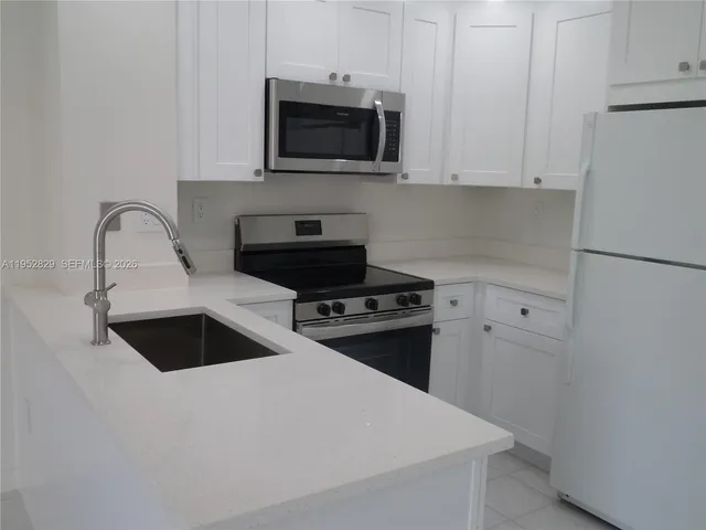 $1,975 | 2154 West 60th Street, Unit 12215, Hialeah, FL 33016