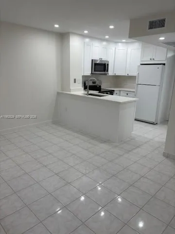 $1,975 | 2154 West 60th Street, Unit 12215, Hialeah, FL 33016