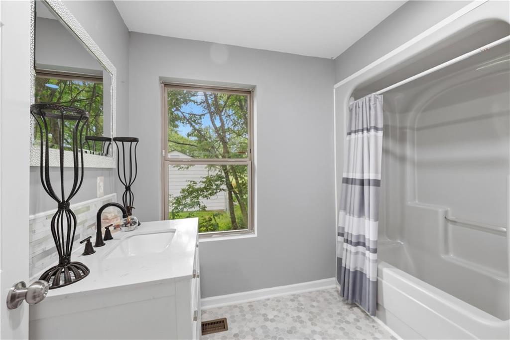 2526 Queen Ridge Drive Independence, MO 64055 - Photo 18 of 37