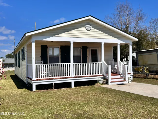 $2,000 | 605 Victoria Street, Waveland, MS 39576