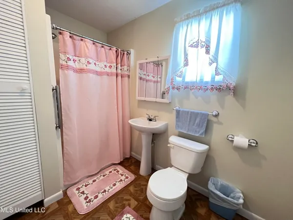 $1,800 | 605 Victoria Street, Waveland, MS 39576