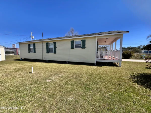 $1,800 | 605 Victoria Street, Waveland, MS 39576