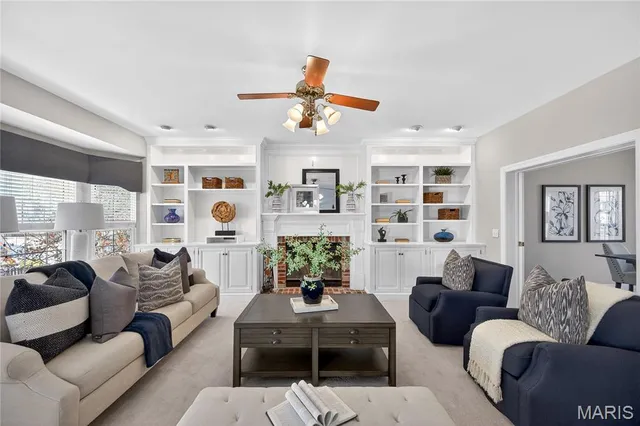 $595,000 | 219 Braddock Way, St. Peters, MO 63376