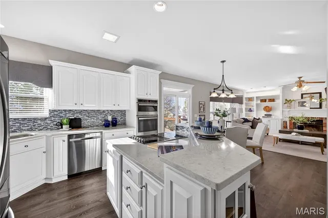 $595,000 | 219 Braddock Way, St. Peters, MO 63376