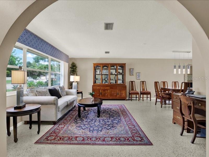11235 Apache Place Largo, FL 33774 - Photo 5 of 34
