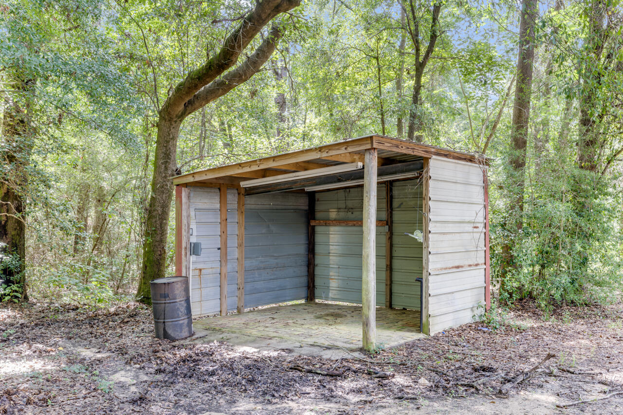 1318 John Riley Barnhill Road Baker, FL 32531 - Photo 14 of 40 a front view of a house with a yard