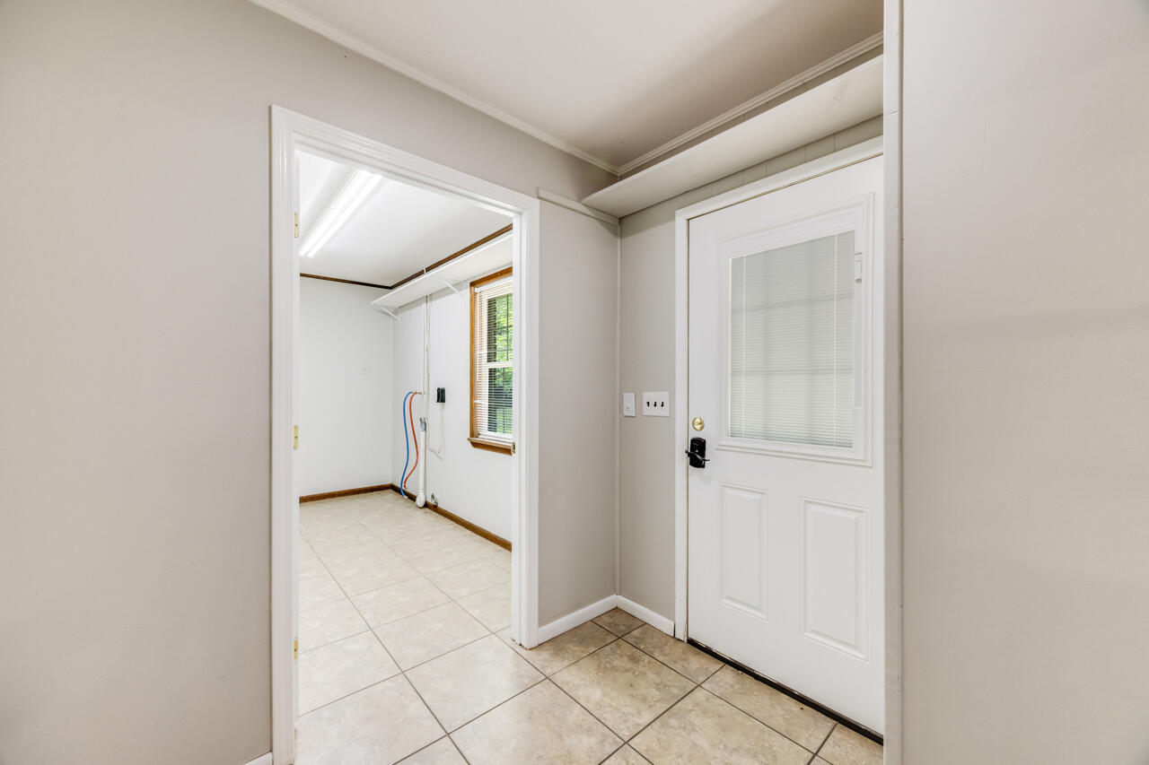 1318 John Riley Barnhill Road Baker, FL 32531 - Photo 28 of 40 an empty room with windows and mirror