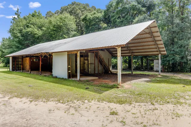 a view of a big room with an entrance