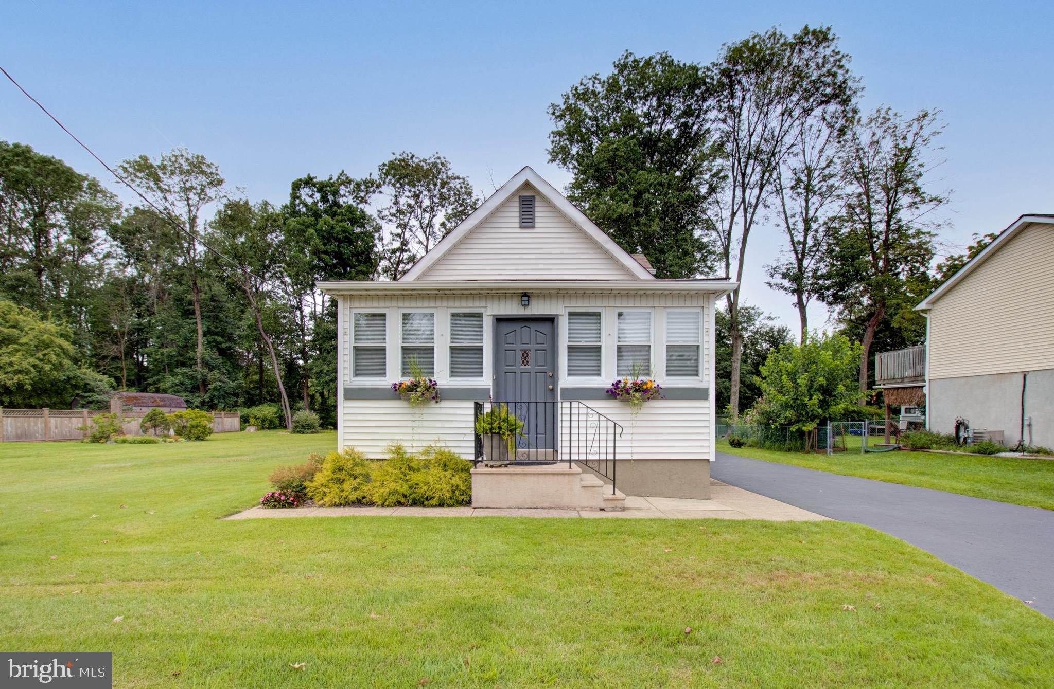 343 Rutgers Avenue Hamilton, NJ 08619 - Photo 1 of 32