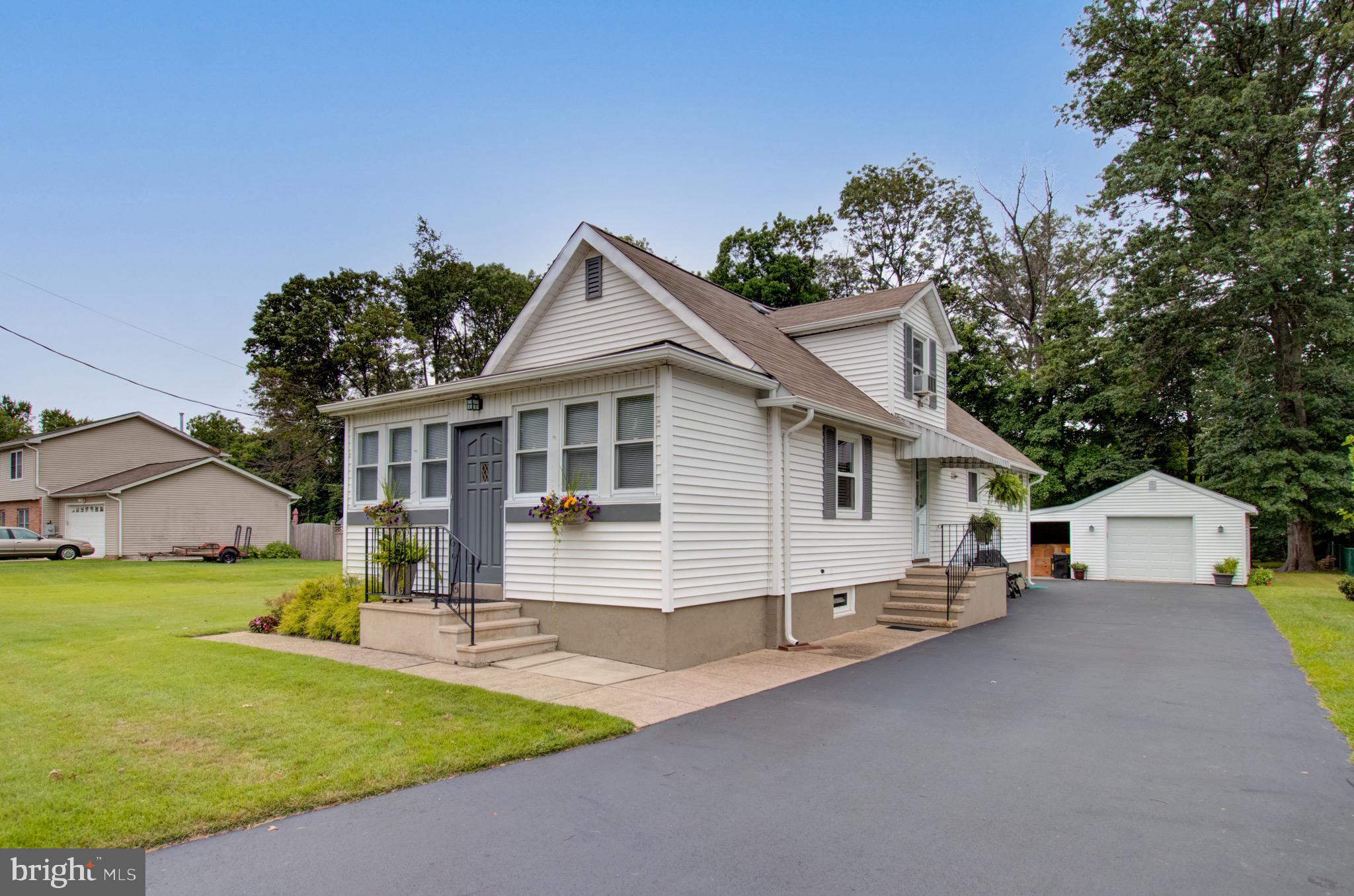 343 Rutgers Avenue Hamilton, NJ 08619 - Photo 2 of 32