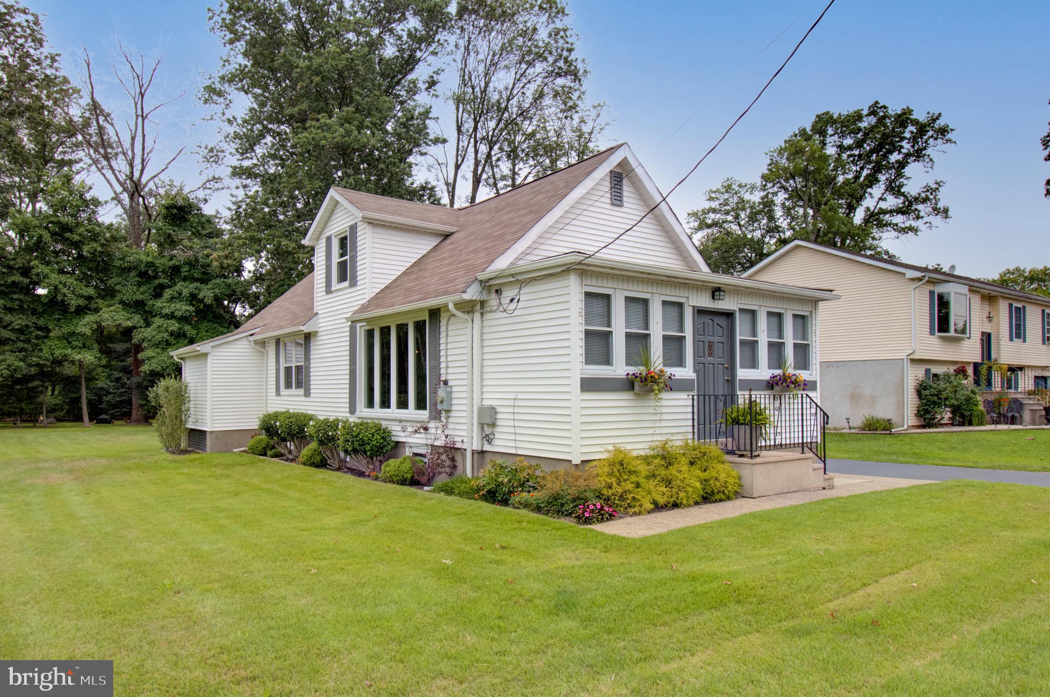 343 Rutgers Avenue Hamilton, NJ 08619 - Photo 3 of 32