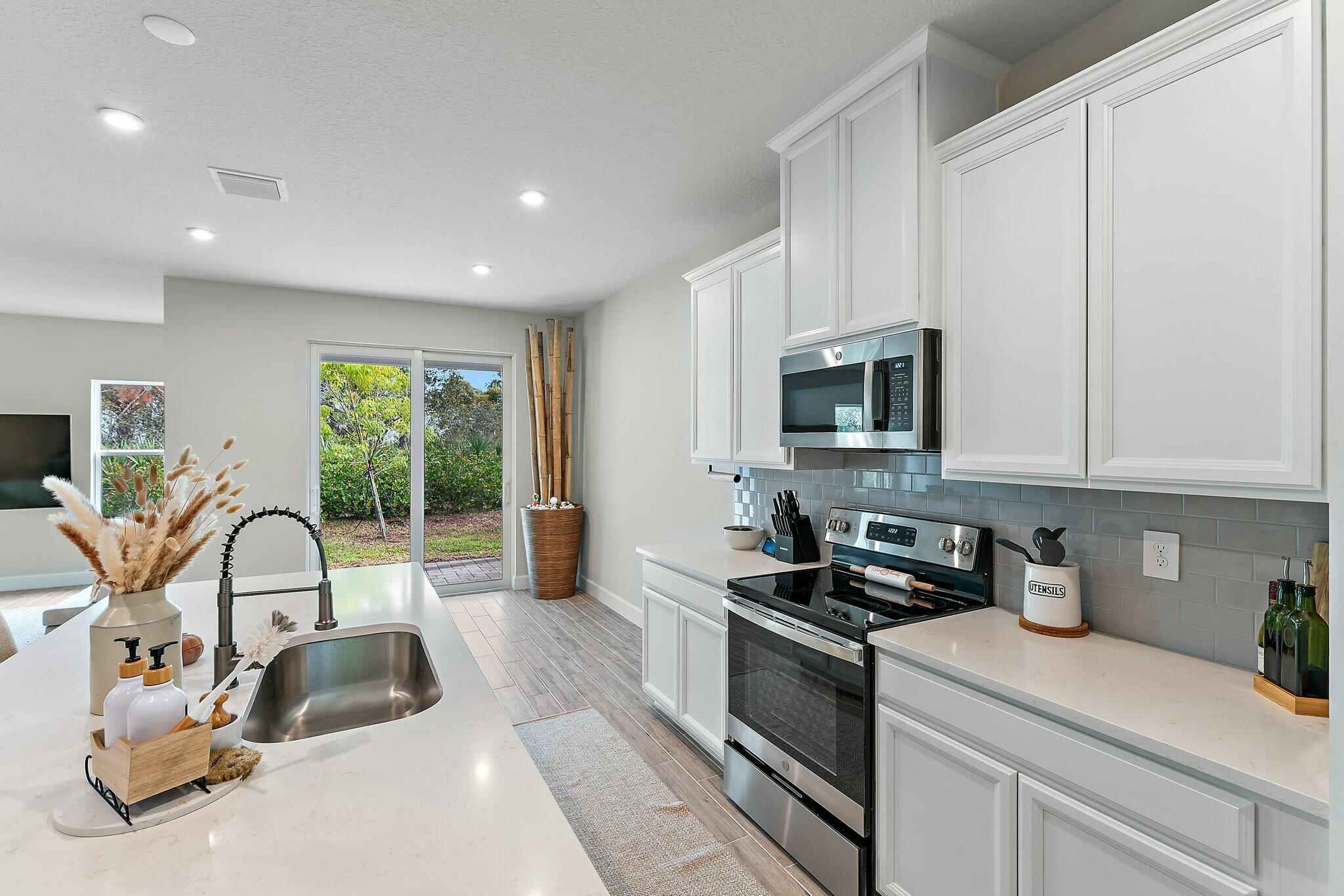 200 Southwest Pomeroy Street Stuart, FL 34997 - Photo 29 of 76 tempImageKFlFbi