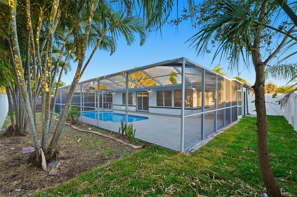 2470 Del Rio Way Dunedin, FL 34698 - Photo 38 of 39