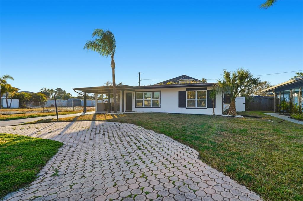 2470 Del Rio Way Dunedin, FL 34698 - Photo 7 of 39