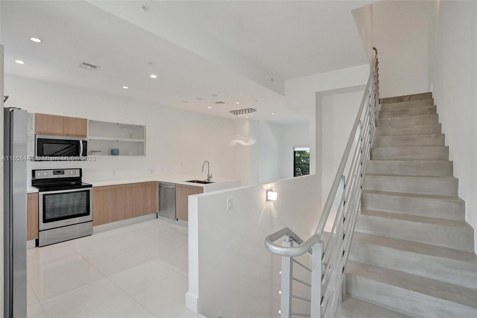 516 Southeast 1st Circle Pompano Beach, FL 33060 - Photo 17 of 81